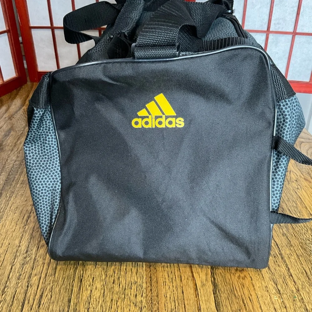 Adidas Gym Duffle Bag, gray & yellow, handles & shoulder strap, EUC!